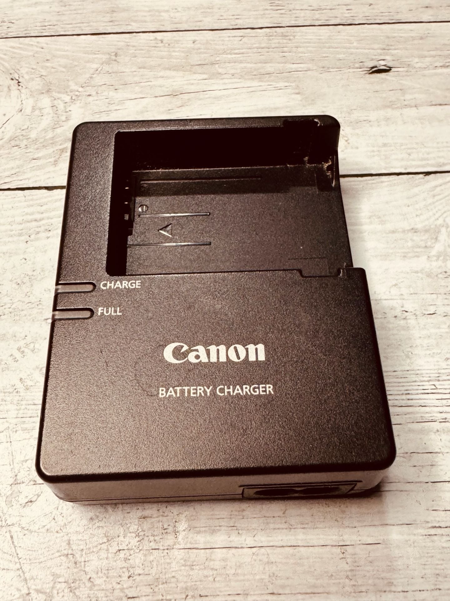 Canon LC-E8E Battery Charger with Power Cord 4
