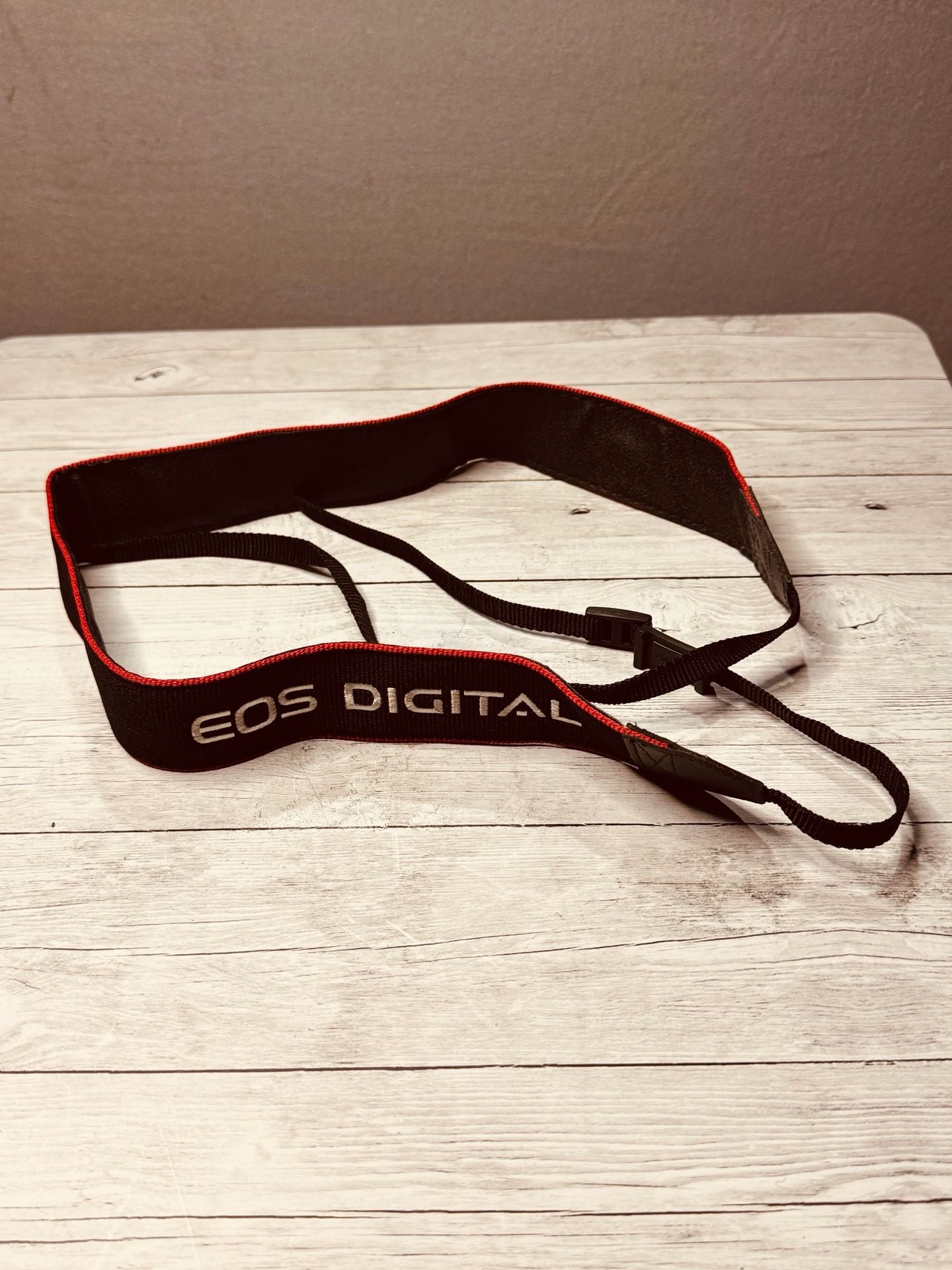 Canon EOS Digital Camera Neck Strap Black And Red 1