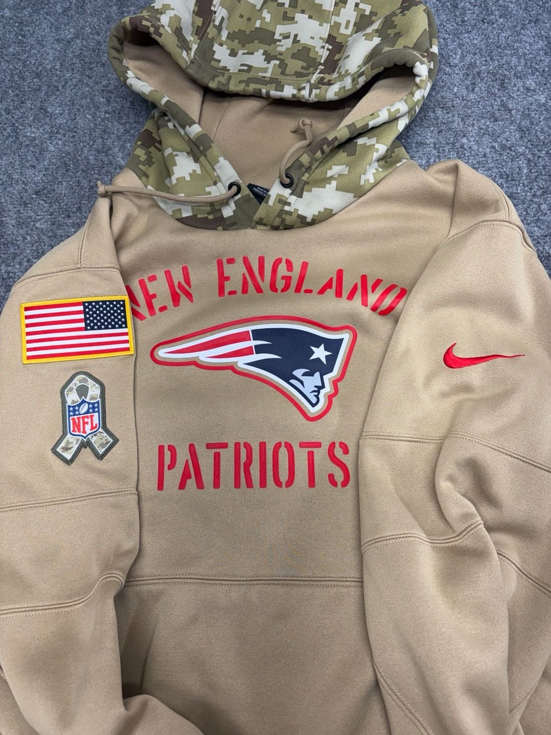 Nike New England Patriots Salute to Service Hoodie Mens XL Tan Camo USA. EUC 12