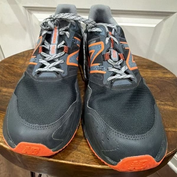 New Balance MT410 V8 Trail Running Shoe Black Gray Orange