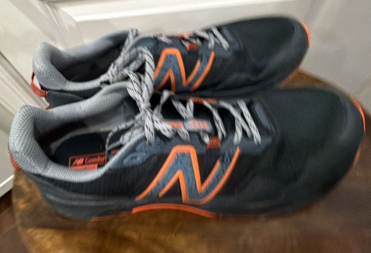 New Balance MT410 V8 Trail Running Shoe Black Gray Orange 4