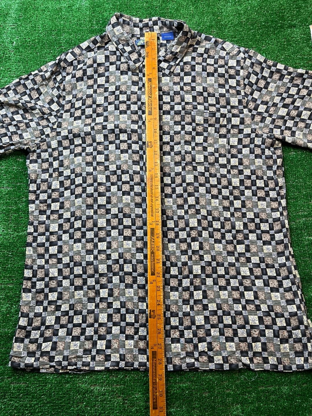 Campia Short Sleeve Button Up Shirt Size XL Checkered Geometric Rayon 8