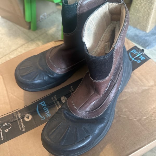 UGG Australia Leather Brantling 5781 Slip-On Duck Boots Size 10 Brown Vibram