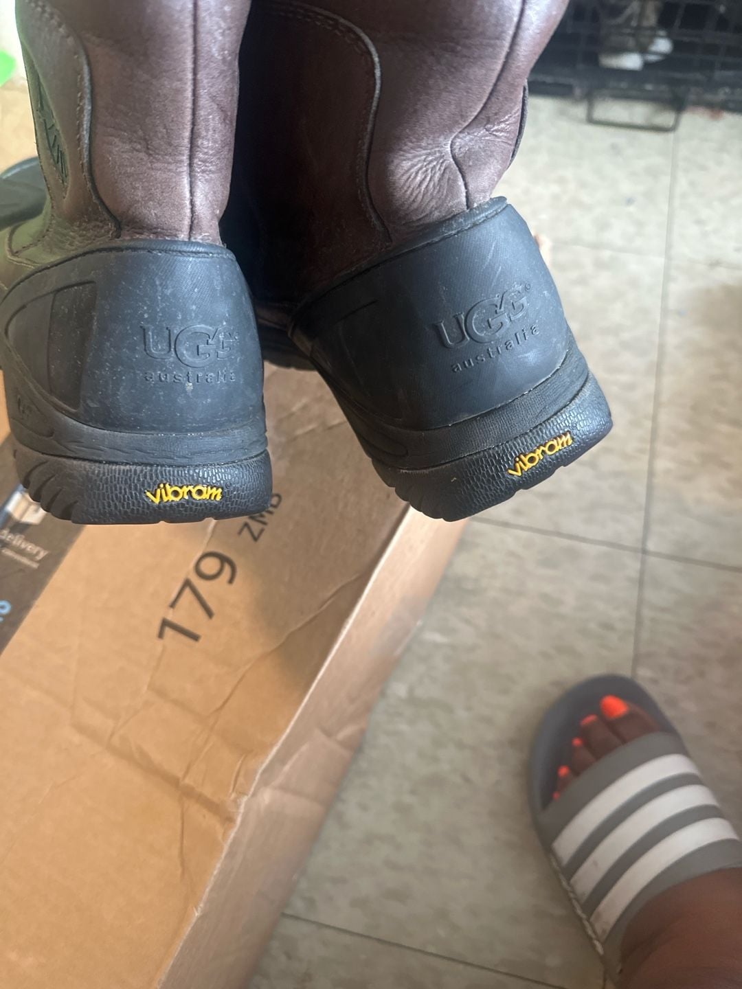 UGG Australia Leather Brantling 5781 Slip-On Duck Boots Size 10 Brown Vibram 4