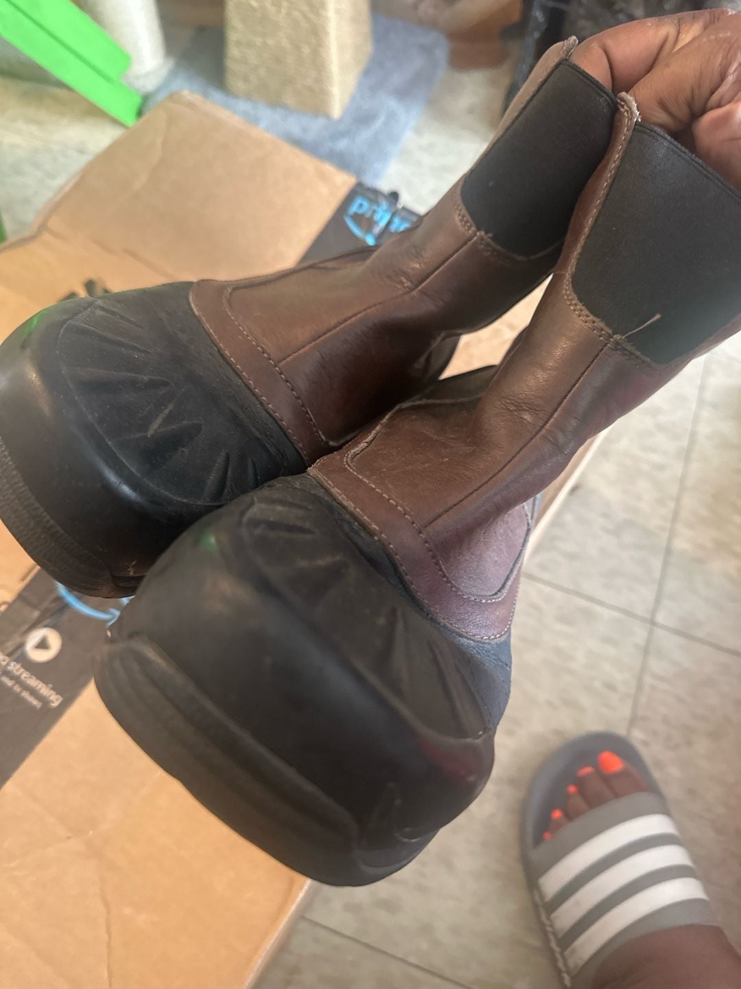 UGG Australia Leather Brantling 5781 Slip-On Duck Boots Size 10 Brown Vibram 5