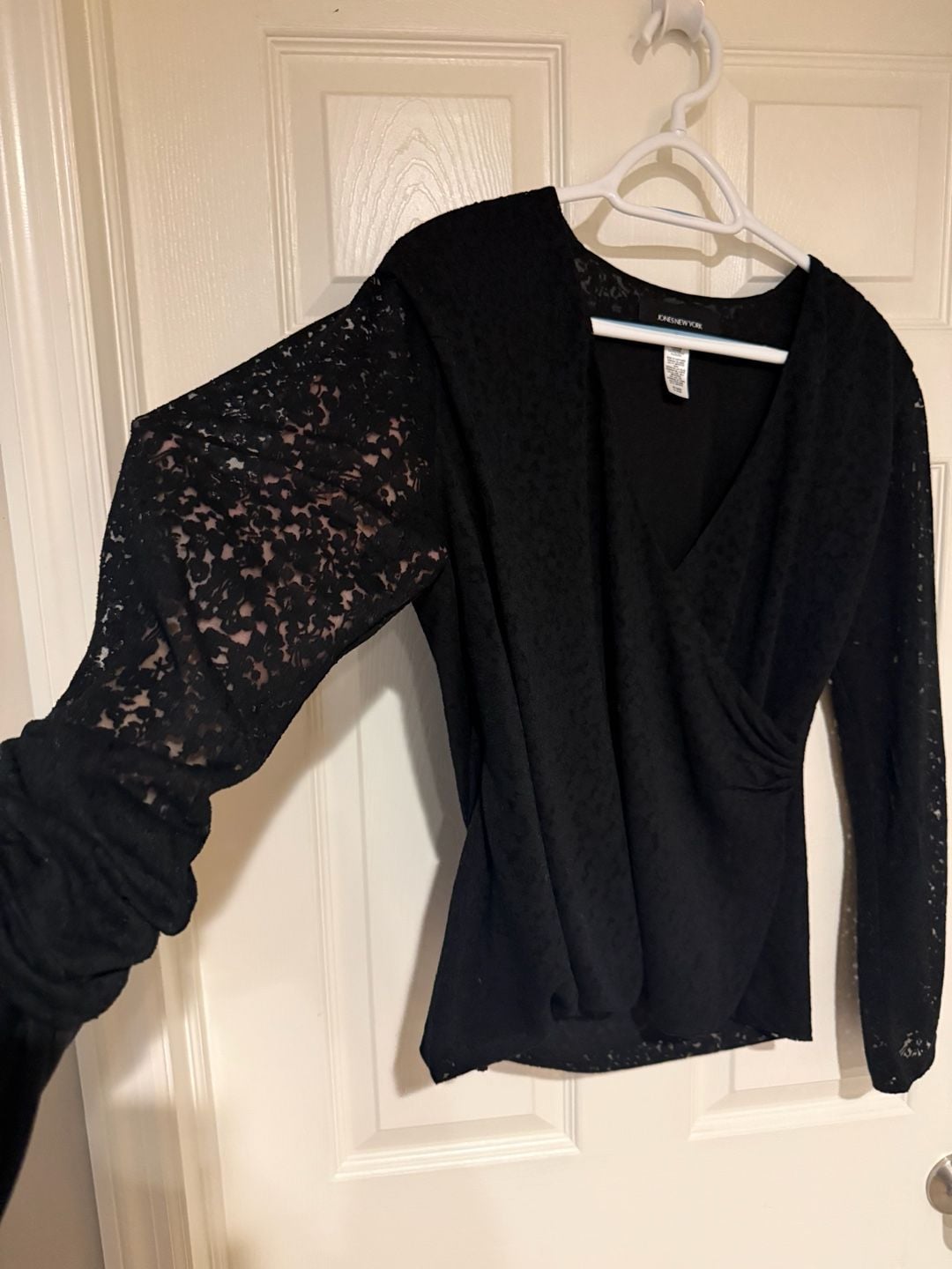 Jones New York Black Lace Wrap Top Size L Long Sleeve V-Neck 4