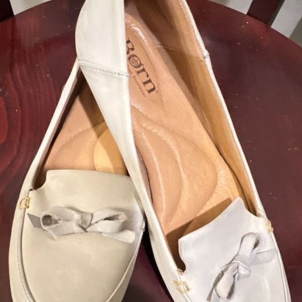 Born Light Gray Leather Bow Loafer Flats size 10