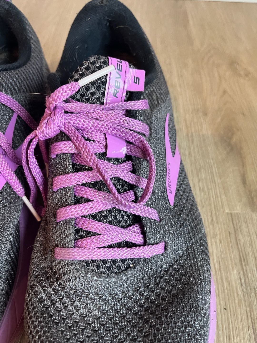 Brooks Revel 5, Woman’s Running/Walking Shoes, Charcoal Grey/Sparkly Purple, 10 9