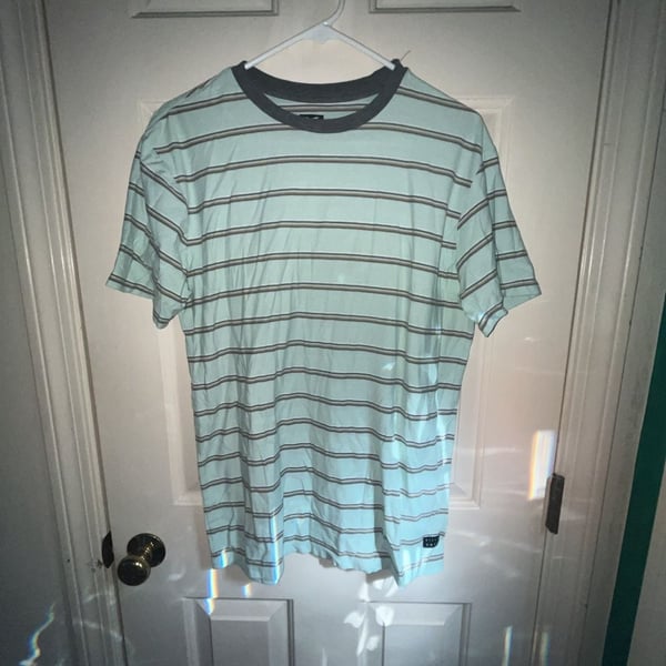 Billabong Premium Tee Size Medium Striped T-Shirt