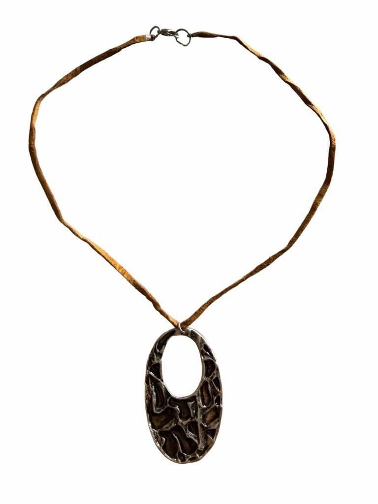 Vintage Boho Silver Tone Oval Pendant Leather Cord Necklace 2