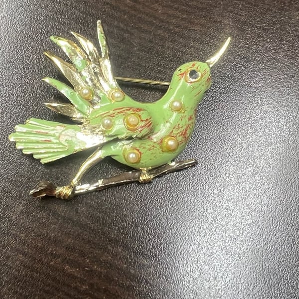 Vintage Green Enamel Bird Brooch Pin with Pearls and Gold Wings