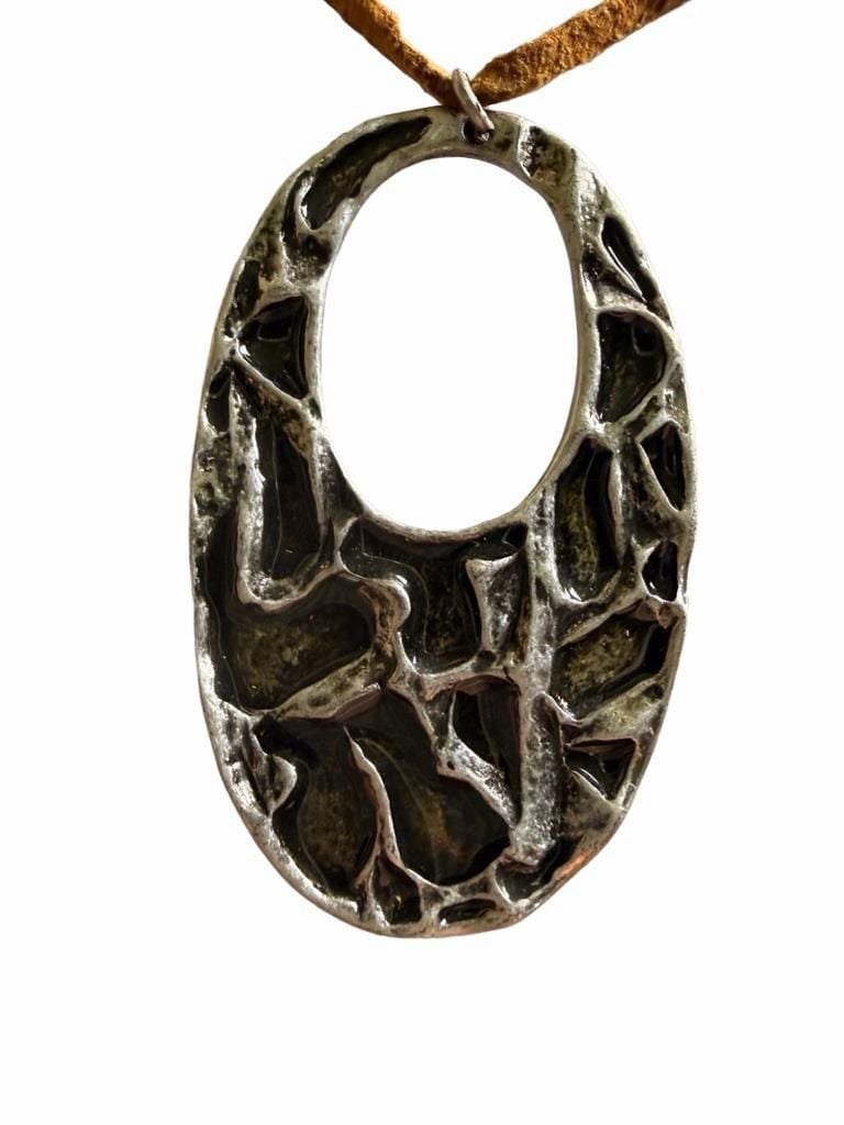 Vintage Boho Silver Tone Oval Pendant Leather Cord Necklace 3