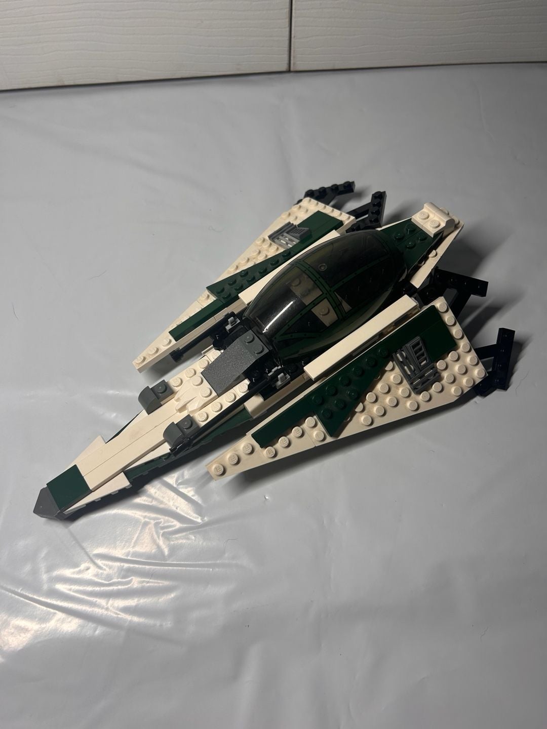 LEGO Star Wars Jedi Starfighter Green White Spacecraft 1