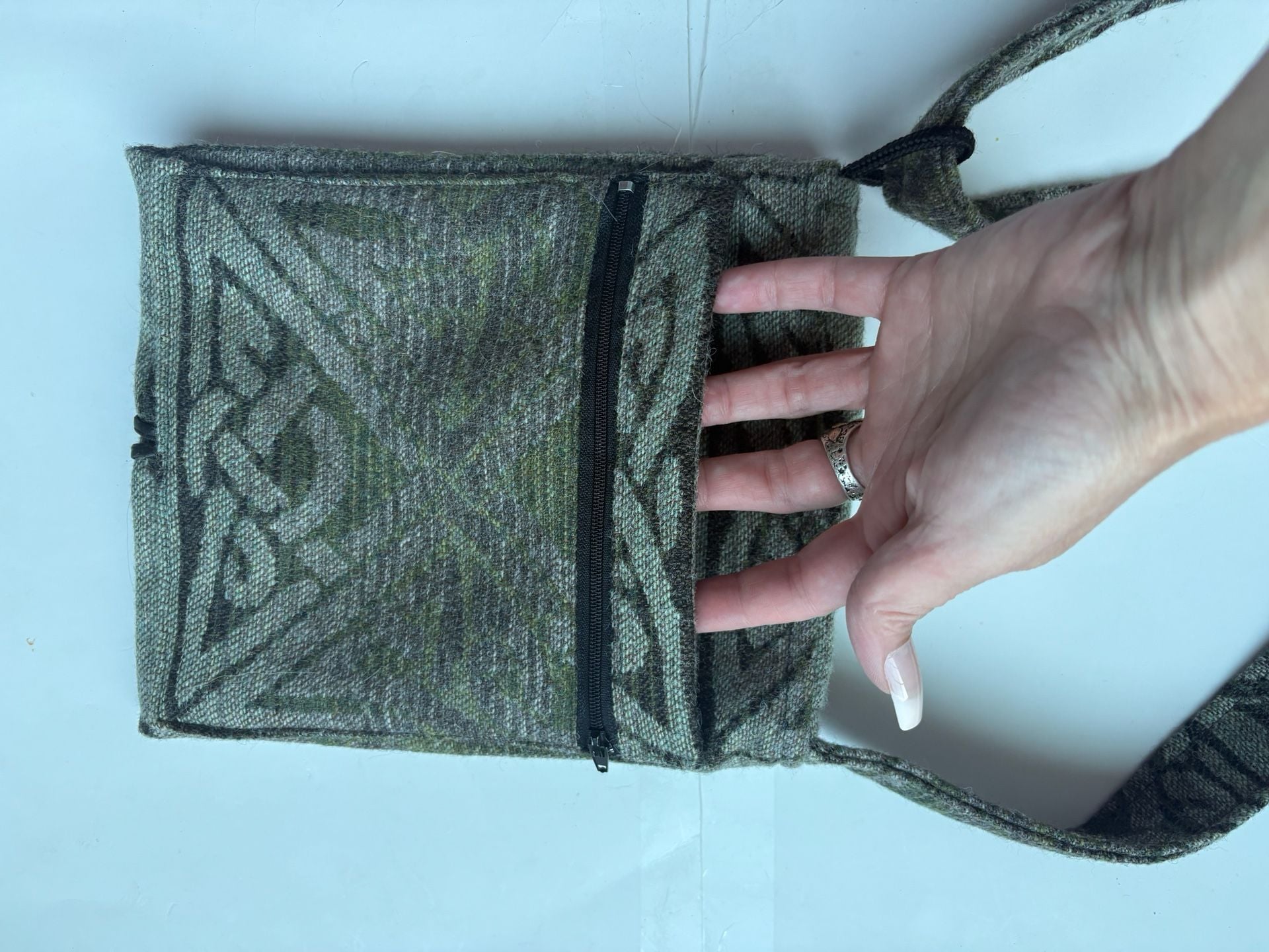 Calzeat Celtic Collection Crossbody Bag Green Wool Pattern 4