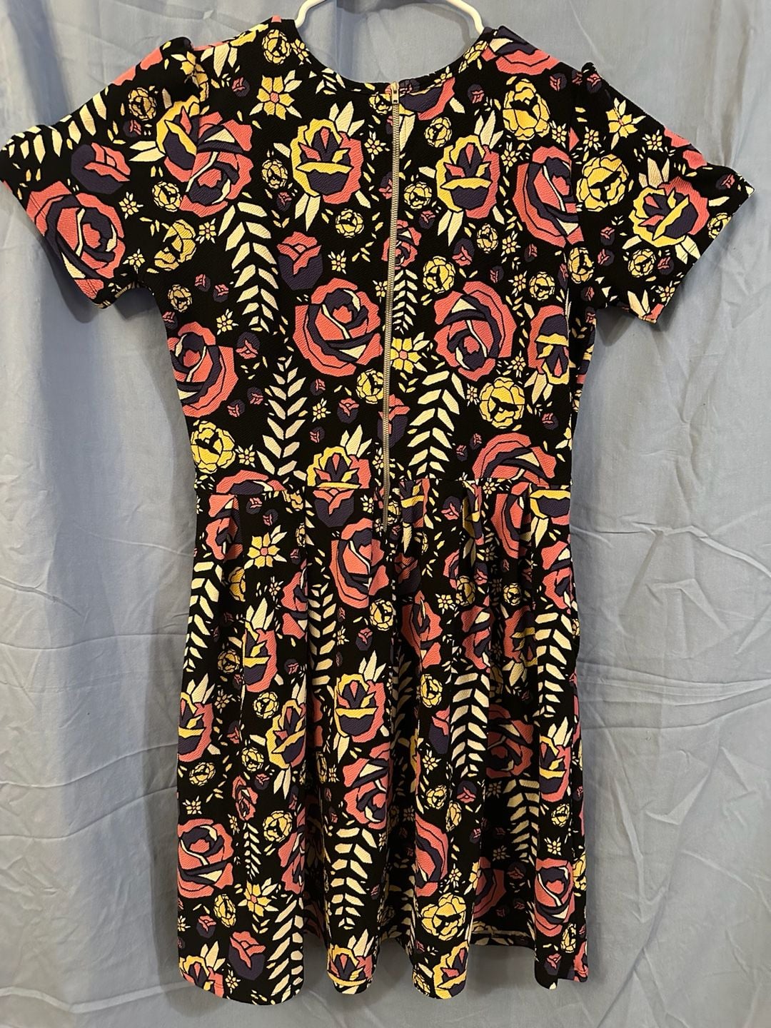 LuLaRoe Amelia Dress Size 3XL Floral Rose Print Pleated Zipper Back 4