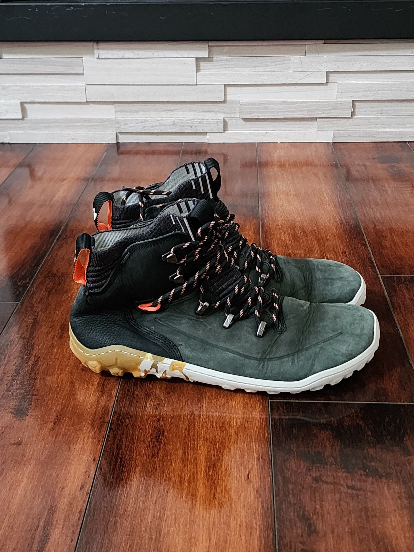 Vivobarefoot Tracker Decon FG2 Hiking Boots Size 42 Green 6