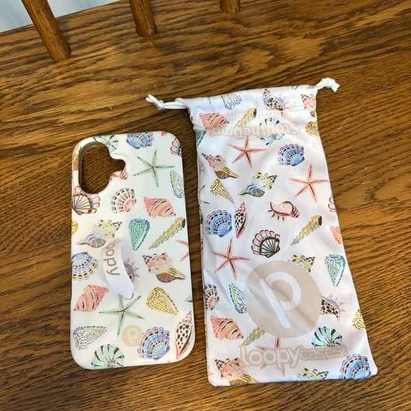 Loopy Cases Coastal Shells iPhone 17 Righty Case and Pouch Set