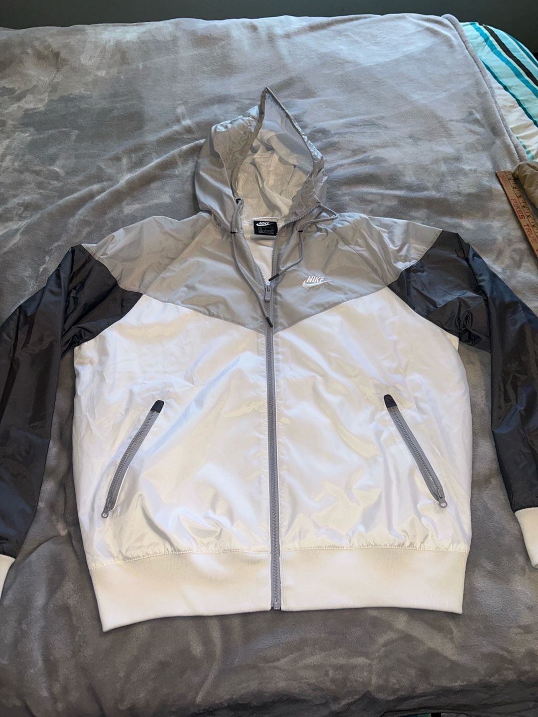 Mens Nike Windbreaker Jacket Size small White Black Hooded Windbreaker 3