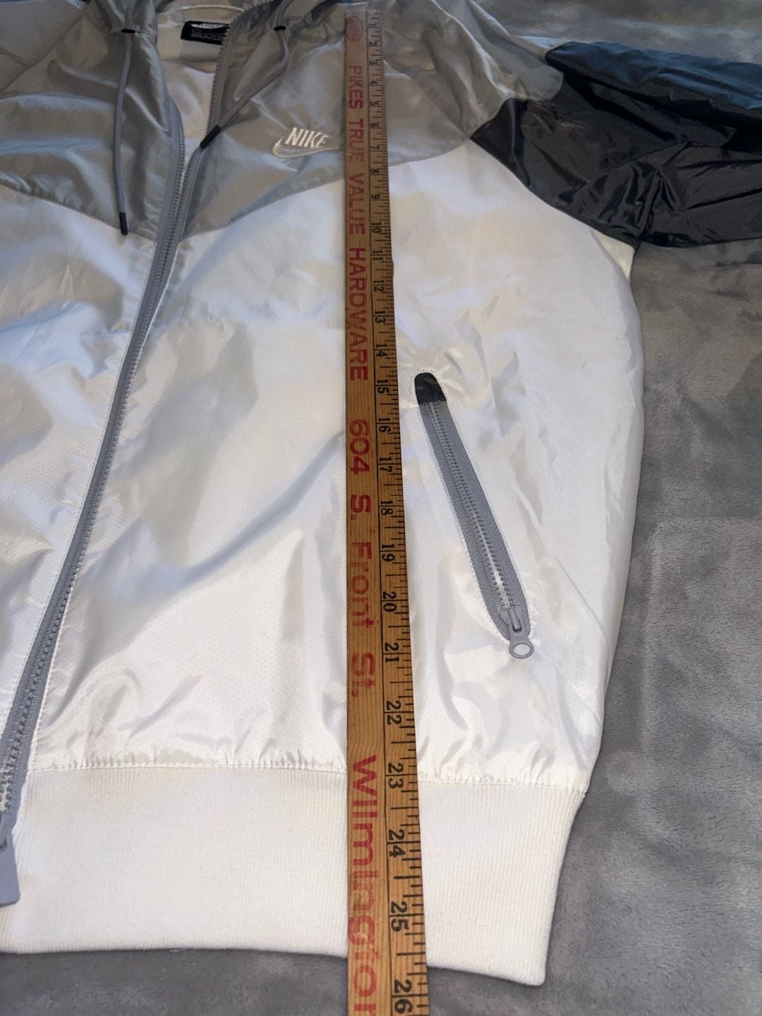 Mens Nike Windbreaker Jacket Size small White Black Hooded Windbreaker 7