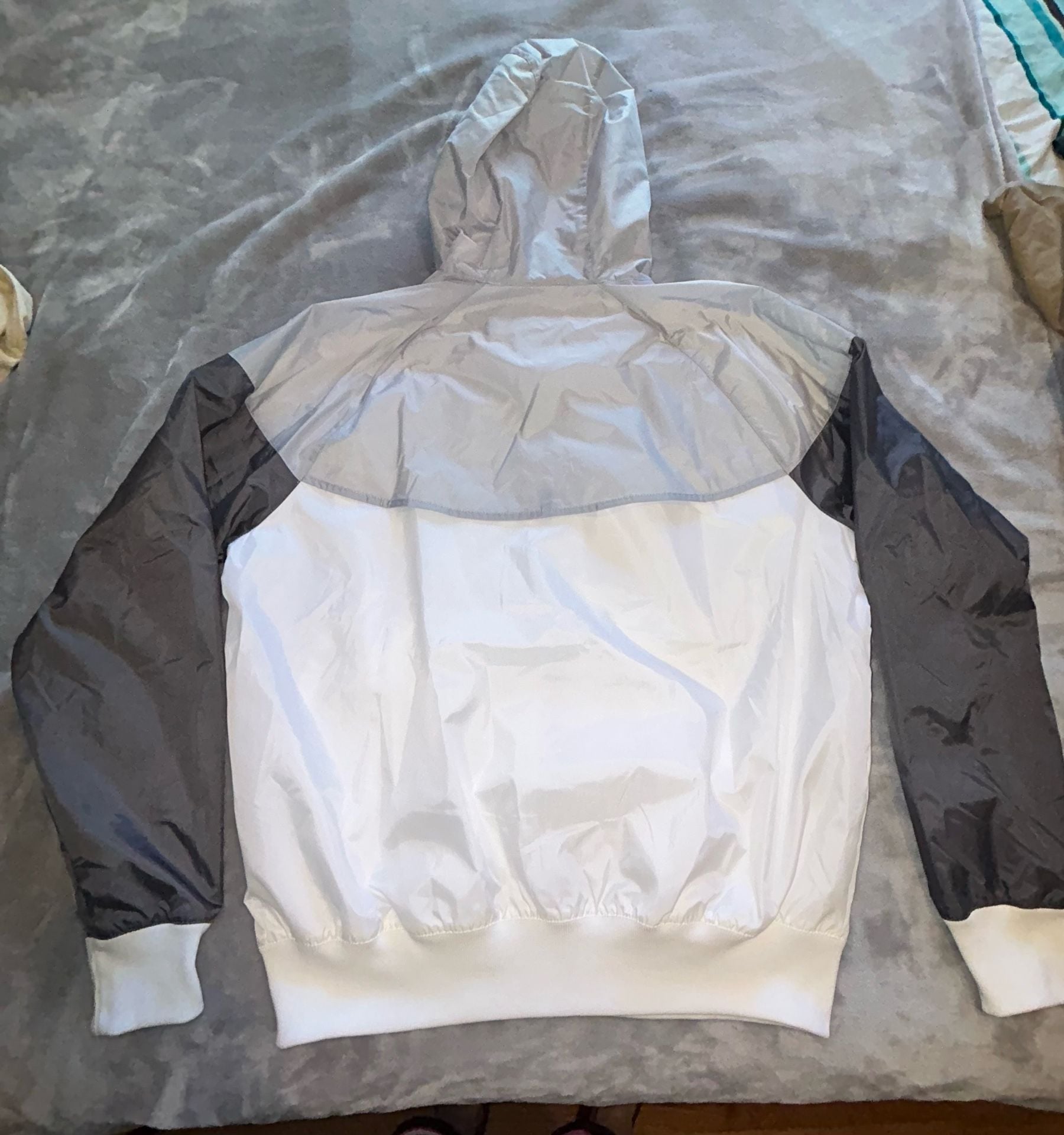 Mens Nike Windbreaker Jacket Size small White Black Hooded Windbreaker 10