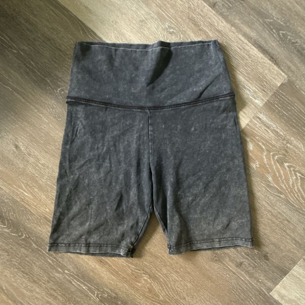 Arie Acid Wash Denim Biker Shorts Dark Gray High Waist