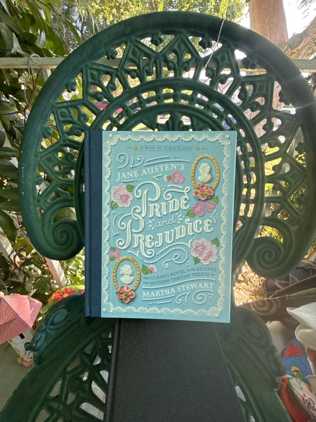 Jane Austen's Pride and Prejudice: A Book-to-Table Classic (Puffin Plated) 1