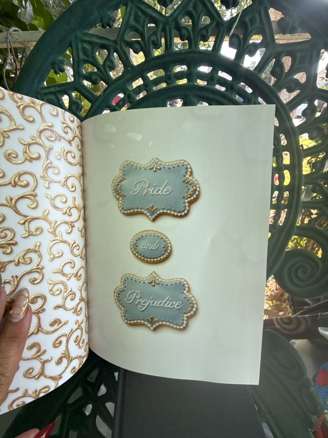 Jane Austen's Pride and Prejudice: A Book-to-Table Classic (Puffin Plated) 3