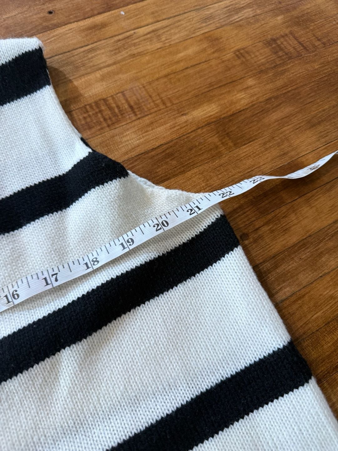 Blakeley Sweater Vest Size S/M Black White Stripe V-Neck (n1) 4