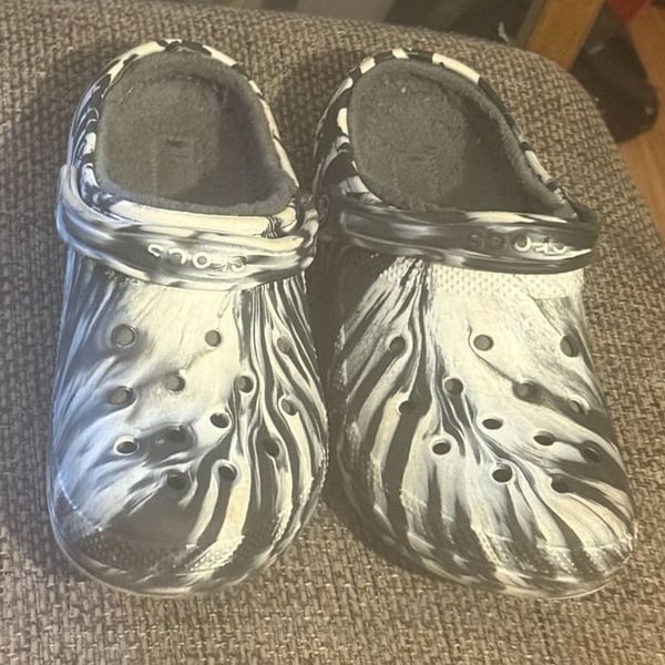 Crocs Unisex Classic Marbled Clog Black/White (8M/10W)