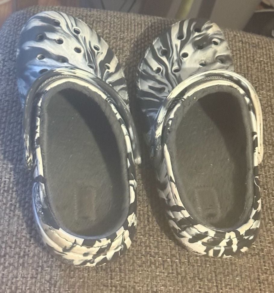 Crocs Unisex Classic Marbled Clog Black/White (8M/10W) 6