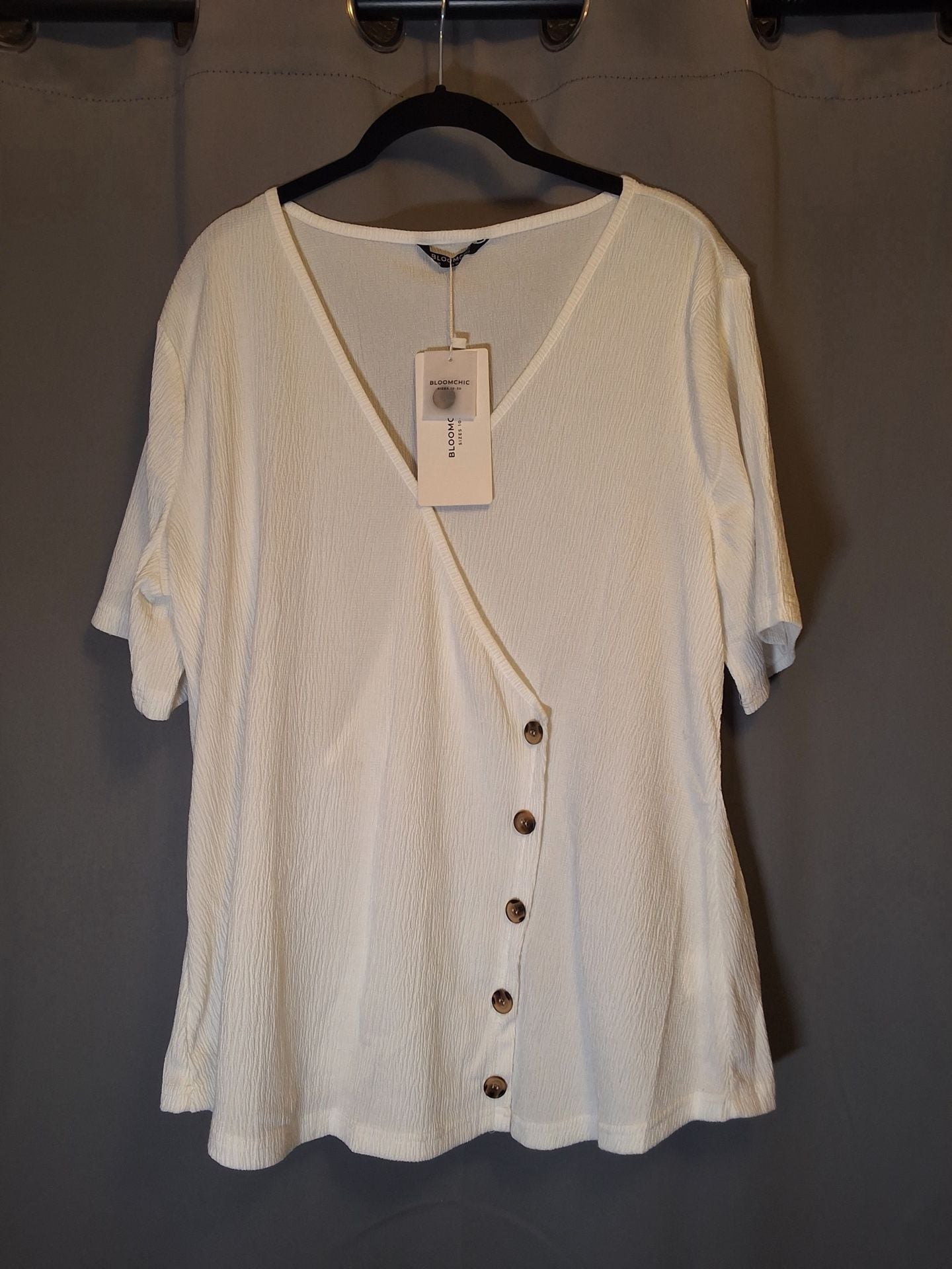 Bloomchic White V-Neck Short Sleeve Button Front Wrap Top Size 10 Medium 3