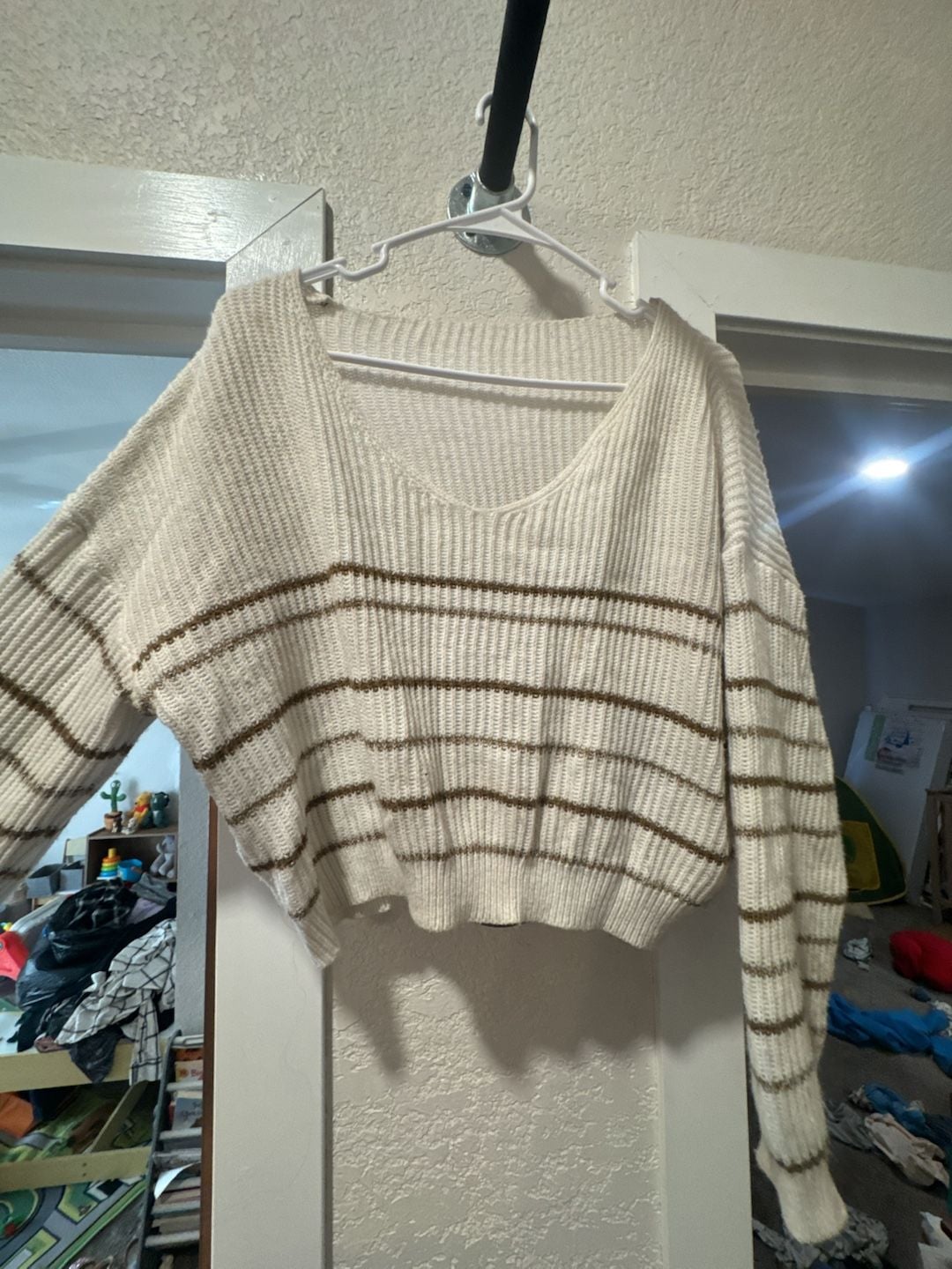 SHEIN Striped V-Neck Cropped Knit Sweater Beige 4