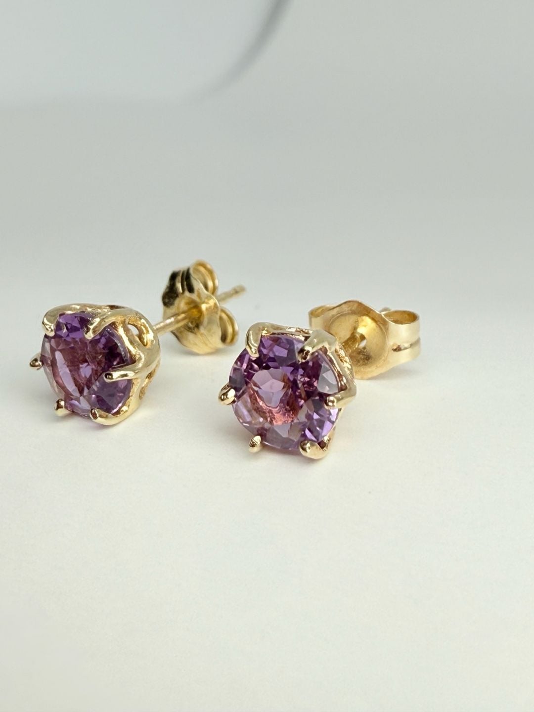 14K Solid Yellow Gold Amethyst Round Prong Stud Earrings Purple February 4