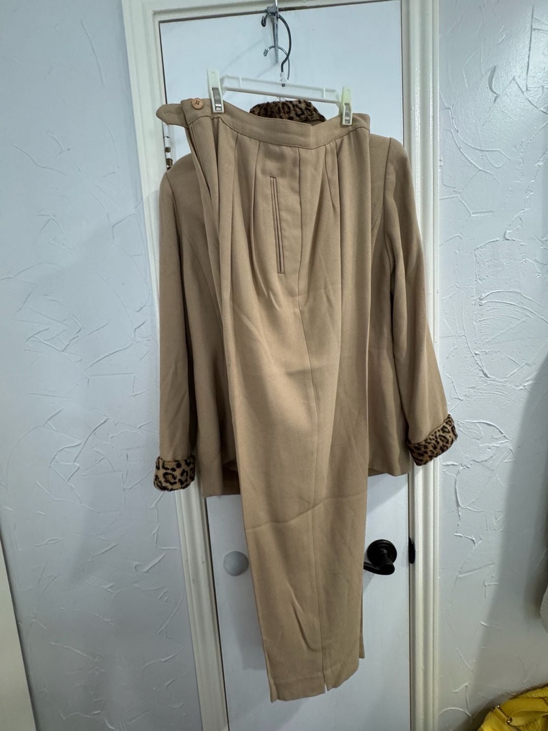 Kasper for A.S.L. Leopard Camel Faux Fur Trim Suit Size 8 8