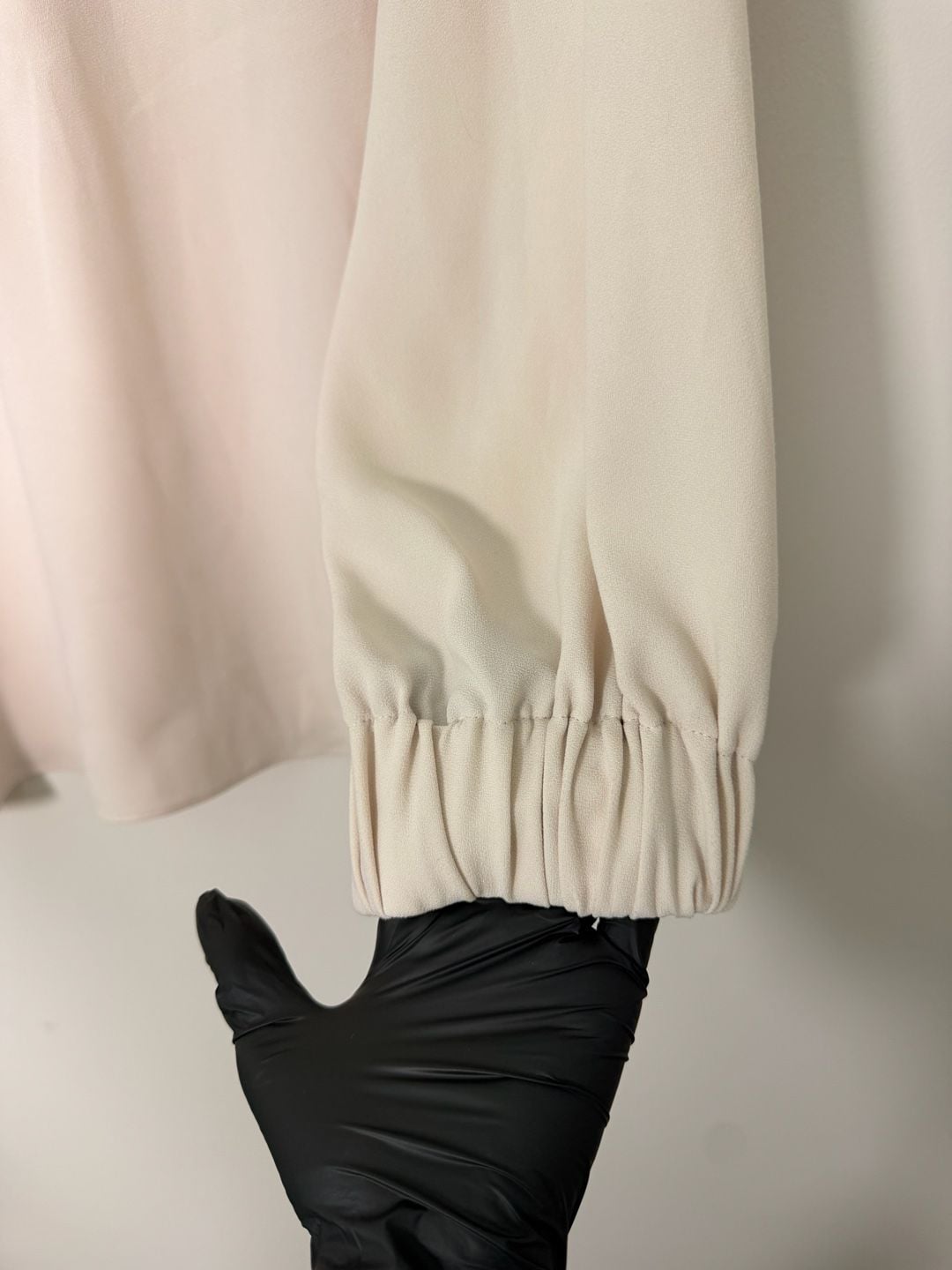 Trina Turk Blouse Size XS Pink V-Neck Long Sleeve Bell Sleeve Top 7