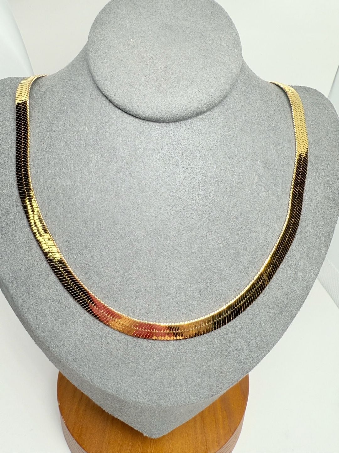 Gold Tone Herringbone Chain Necklace 18 Inches 7