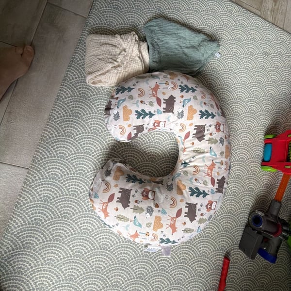 Boppy Nursing Pillow Modern Woodland plus 2 covers