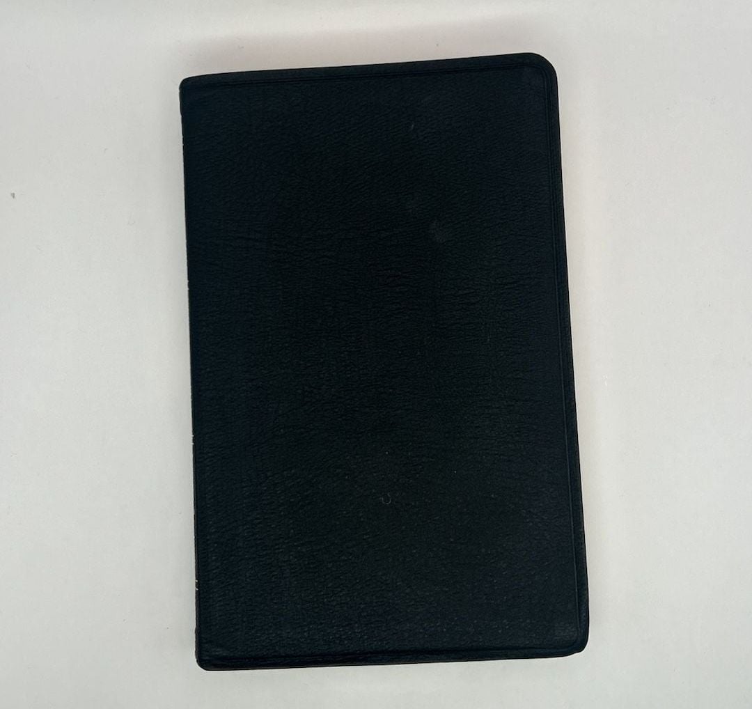 ESV Crossway Thinline Bible, Genuine Leather, Black Leather 2