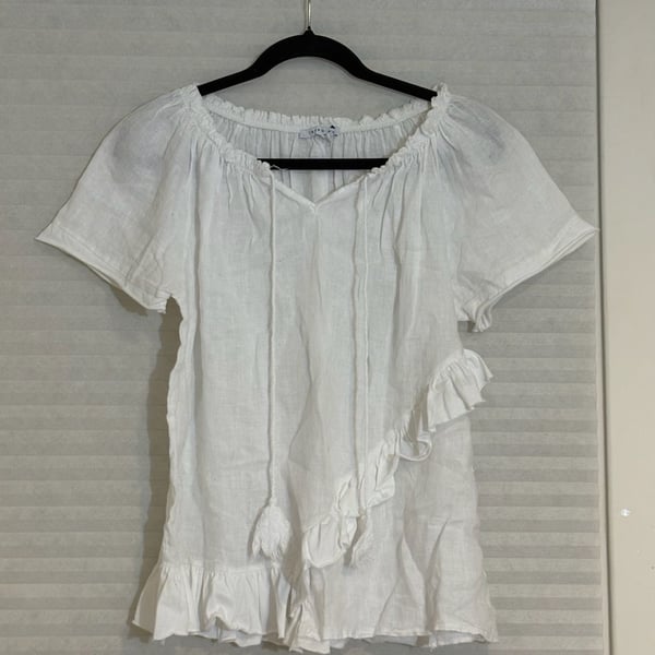Tempo Paris Blouse Style 1372A Size S/M White 100% Linen Ruffle