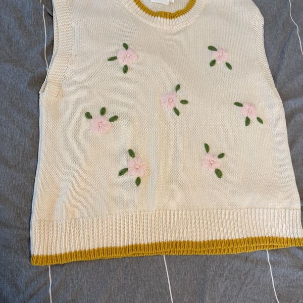 Luna Ivy Floral Embroidered Knit Sweater Vest Size L Ivory Yellow