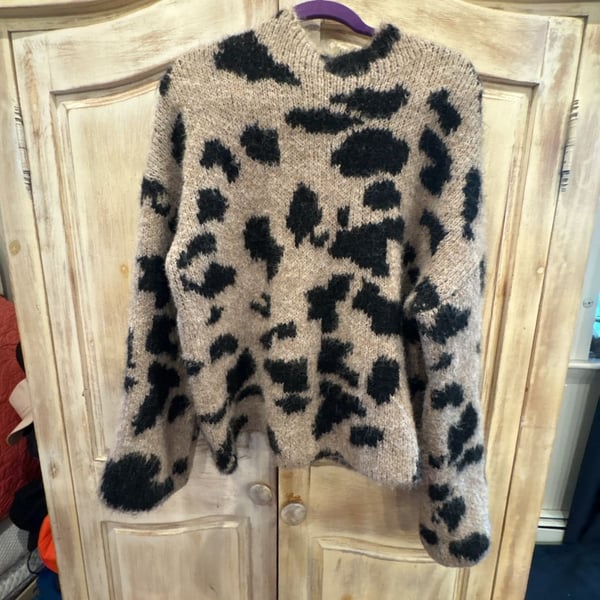 Cyrus Leopard Sweater Size XL Fuzzy Animal Print Crewneck