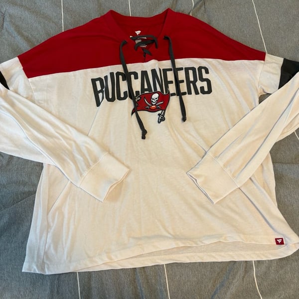 Fanatics Tampa Bay Buccaneers Even Match Lace-Up Size M Long Sleeve T-Shirt