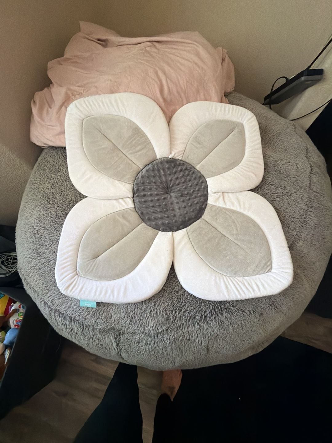 Blooming Bath Lotus Baby Bath Mat Gray White Flower Cushion 1