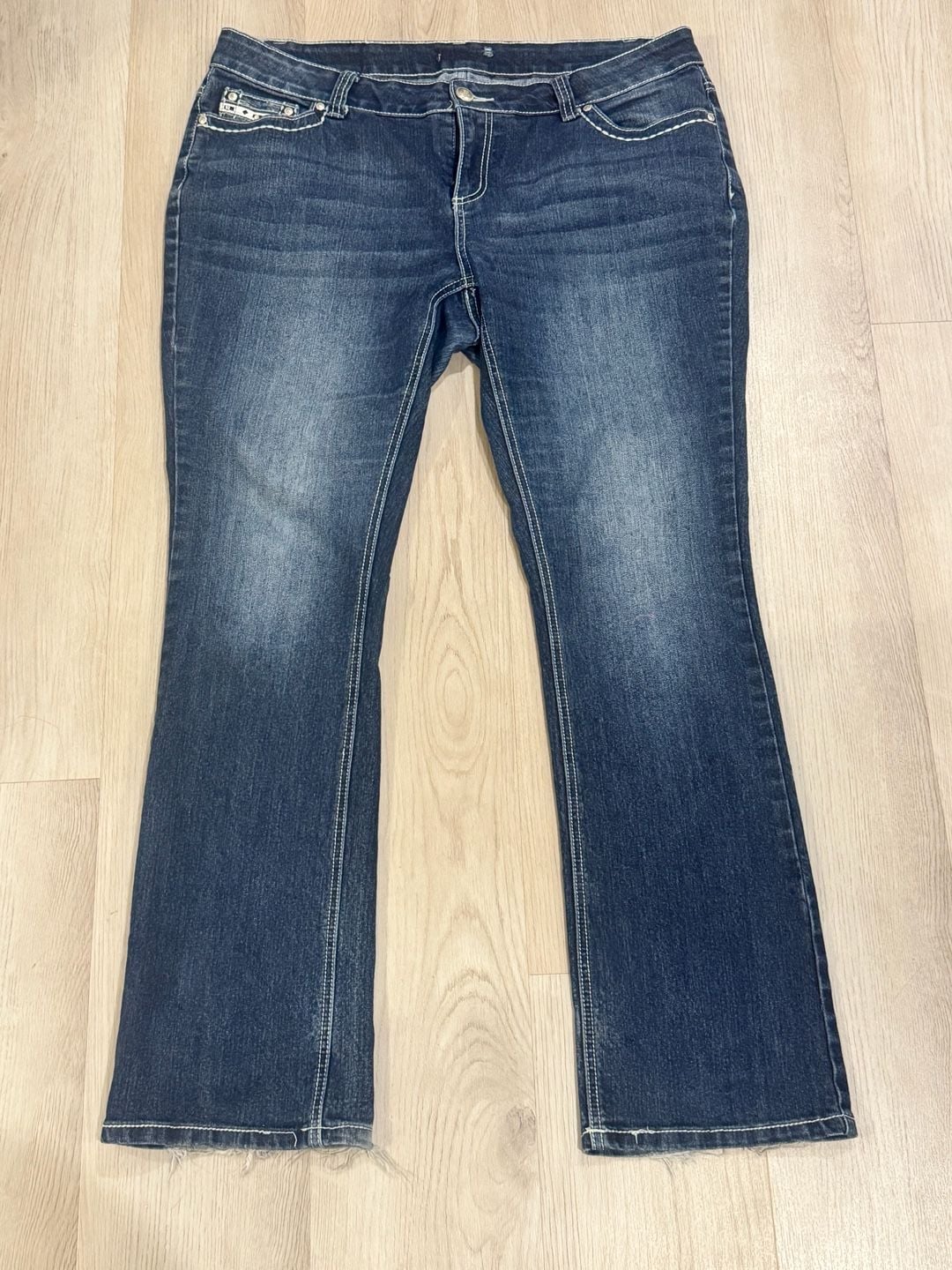 Zco Jeans Embroidered Cross Rhinestone Bootcut Denim Size 30 2