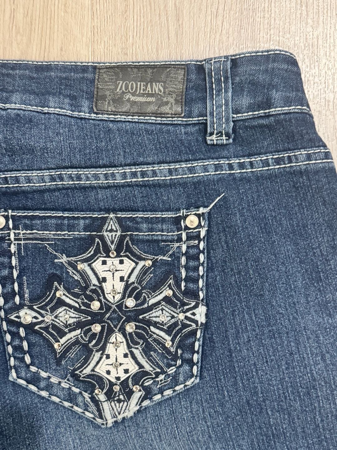 Zco Jeans Embroidered Cross Rhinestone Bootcut Denim Size 30 3