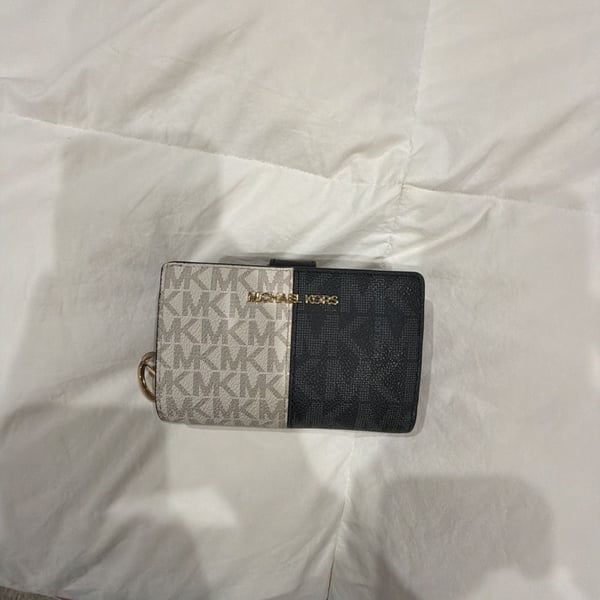 Michael Kors Jet Set Medium Two-Tone Logo Wallet Black Combo