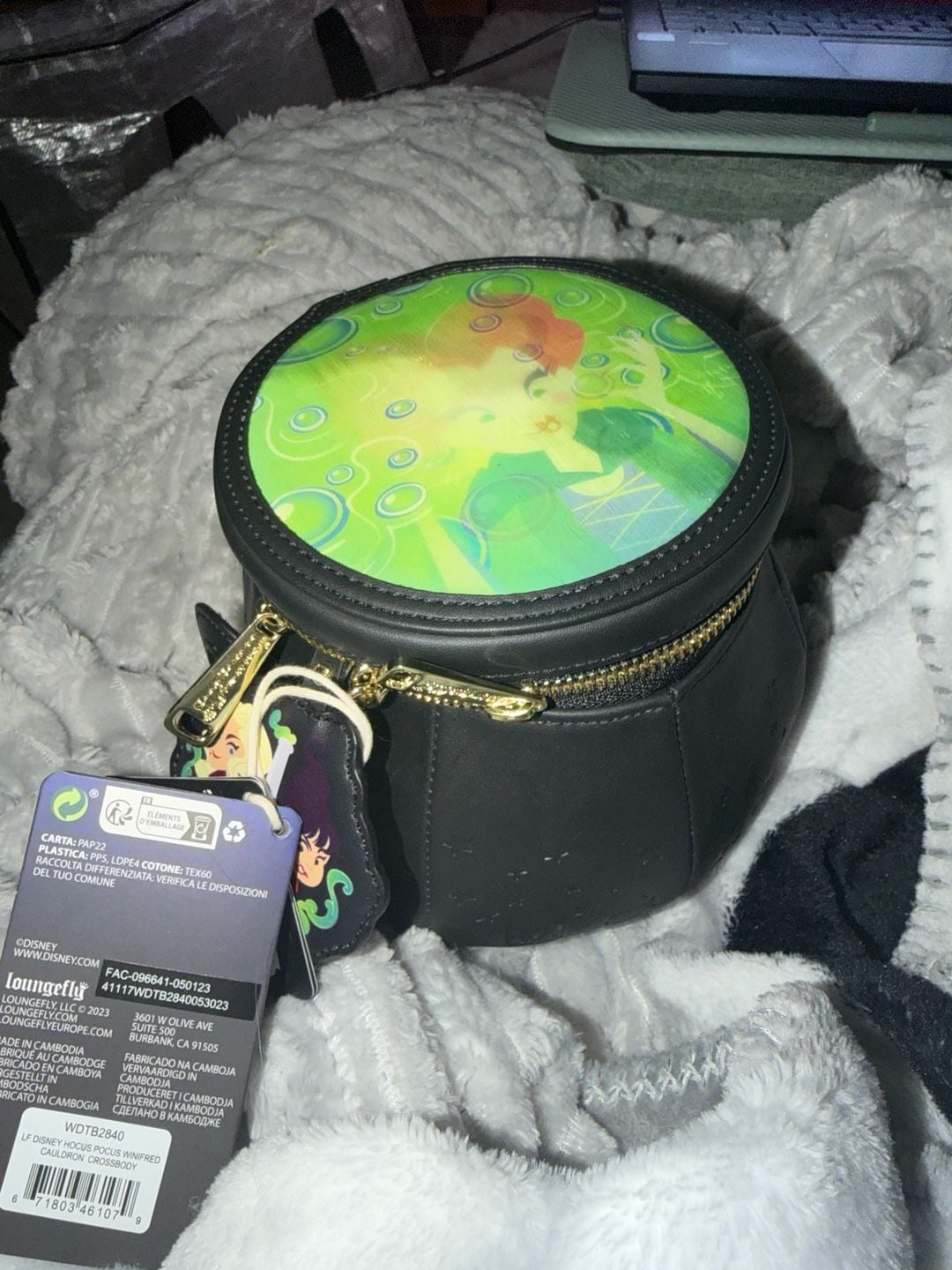 Loungefly Disney Hocus Pocus Winifred Cauldron Bag 3