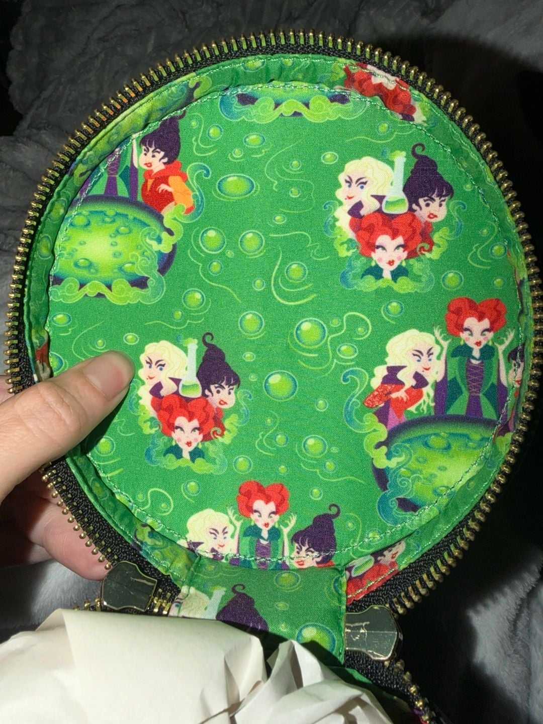Loungefly Disney Hocus Pocus Winifred Cauldron Bag 5