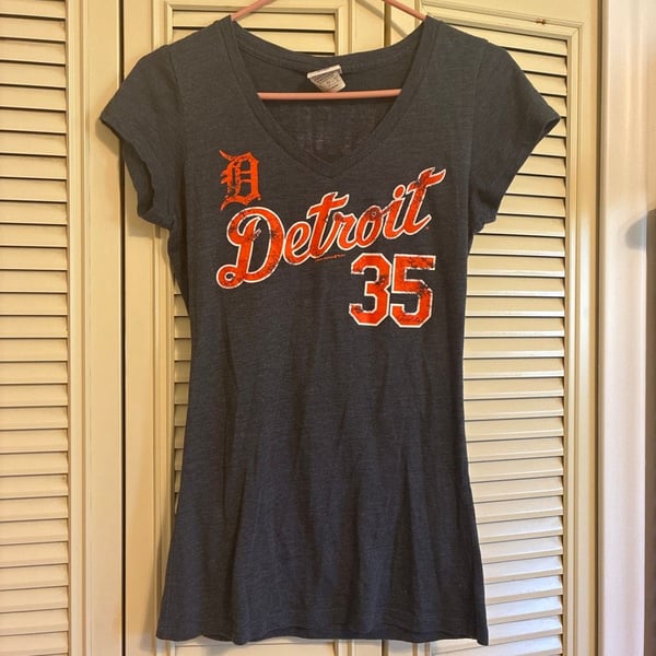 Genuine Merchandise Detroit Tigers Verlander 35 Size M V-Neck T-Shirt