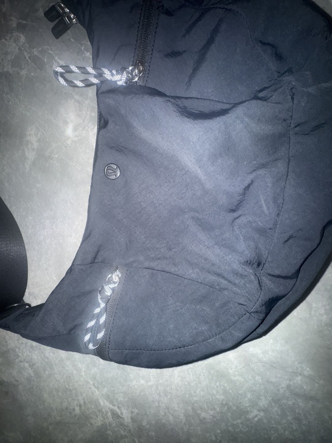 Slouchy Sling Bag 6L 4